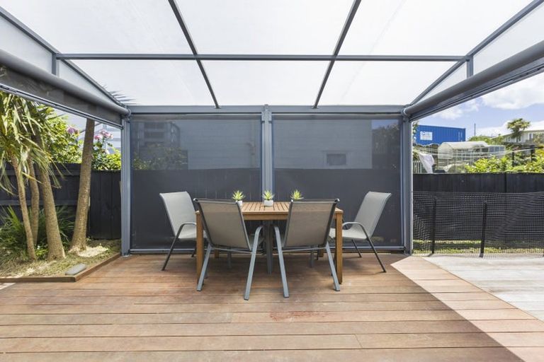 Photo of property in 18 Inglewood Street, Wai O Taiki Bay, Auckland, 1072
