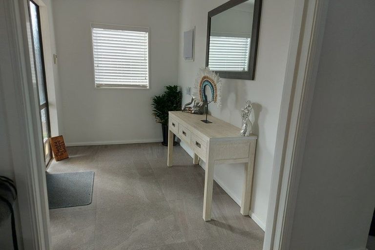 Photo of property in 2/436 Great South Road, Opaheke, Papakura, 2113