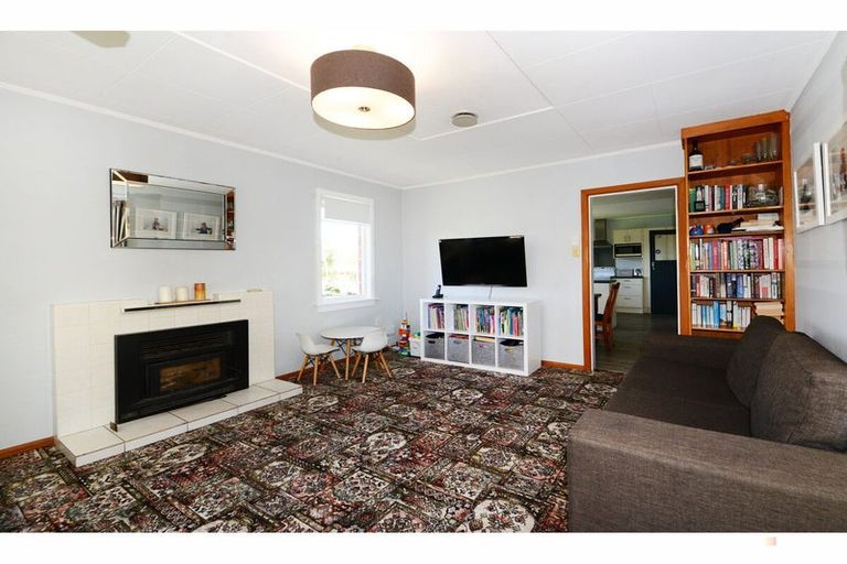 Photo of property in 15 Oxford Street, Waimate, 7924
