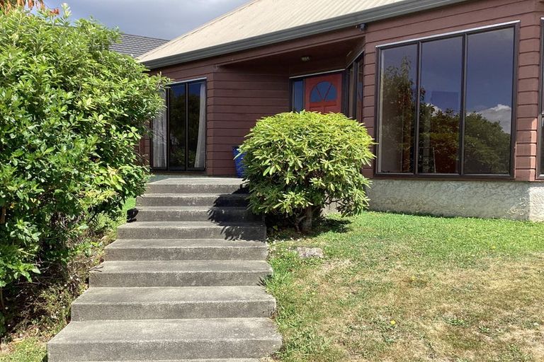 Photo of property in 5 Aintree Grove, Churton Park, Wellington, 6037