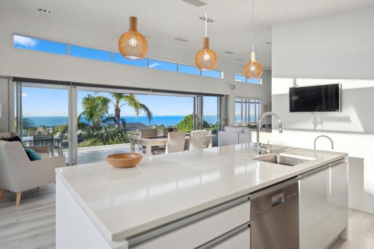 Photo of property in 12a Eastcliffe Road, Castor Bay, Auckland, 0620