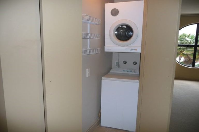 Photo of property in Latitude 37 East Apartments, 1d/20 Pakenham Street East, Auckland Central, Auckland, 1010