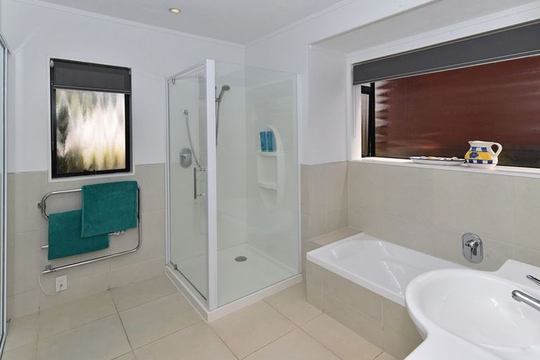 Photo of property in 29 Hadley Wood Drive, Wattle Downs, Auckland, 2103