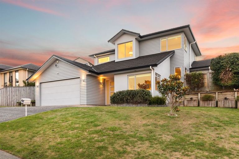 Photo of property in 30 Aotea Drive, Aotea, Porirua, 5024