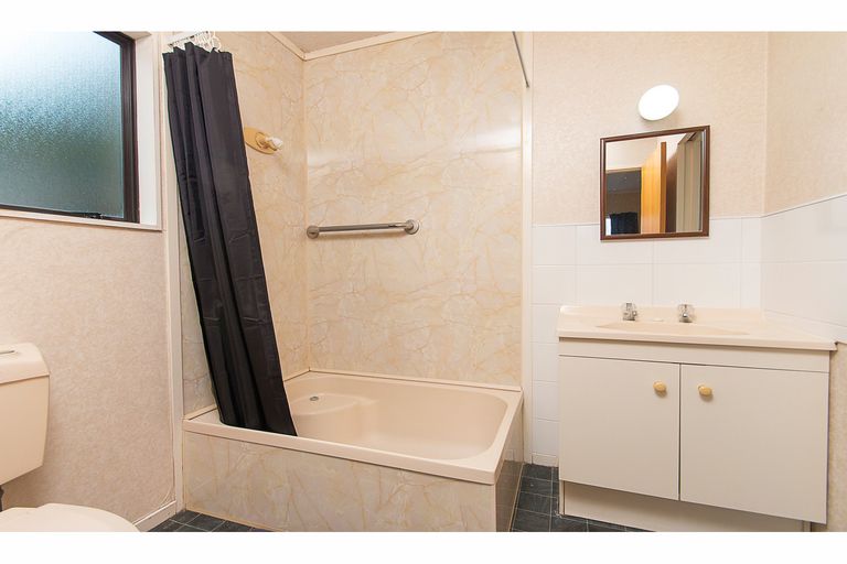 Photo of property in 120 Colombo Road, Waiuku, 2123