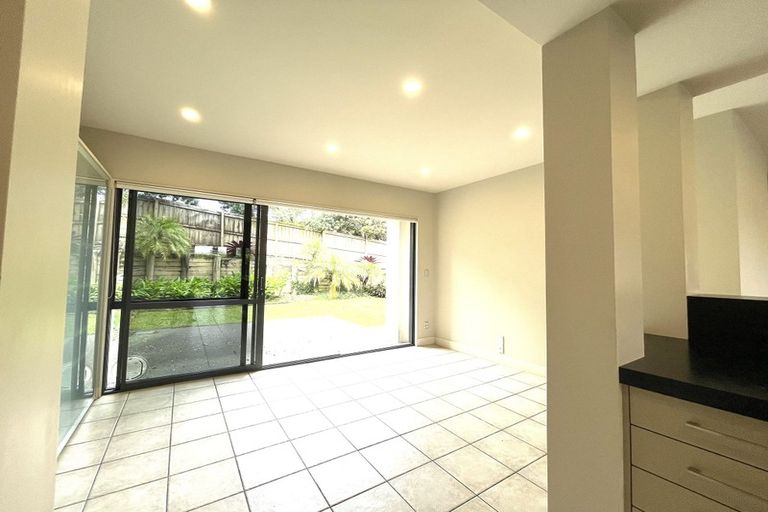 Photo of property in 10 Rangi Avenue, Schnapper Rock, Auckland, 0632