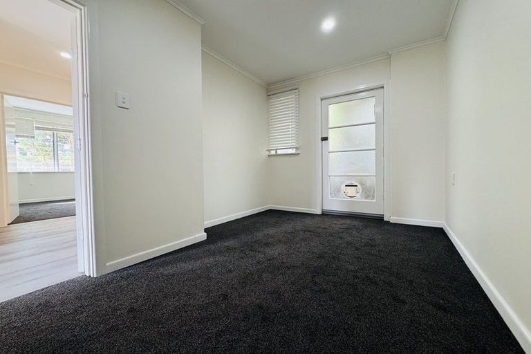 Photo of property in 75 Awaroa Road, Sunnyvale, Auckland, 0612
