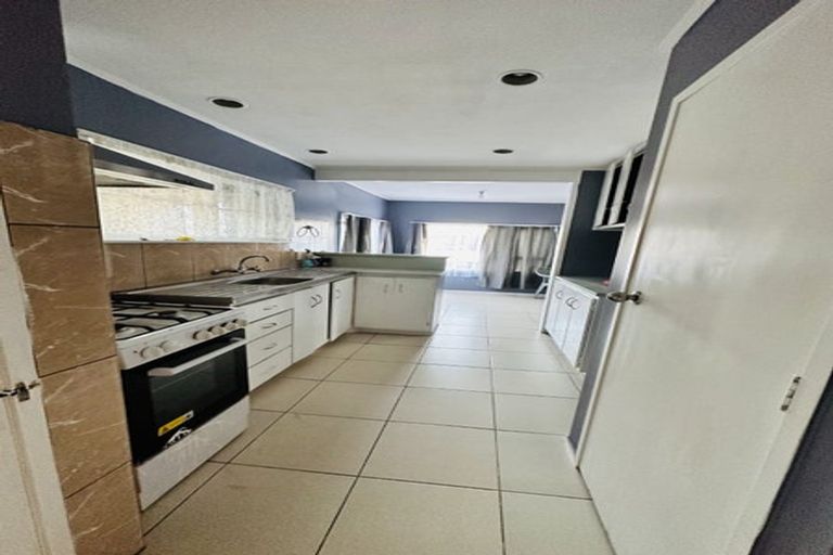 Photo of property in 422 Roscommon Road, Clendon Park, Auckland, 2103