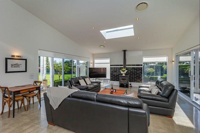 Photo of property in 342a Tararua Road, Levin, 5571