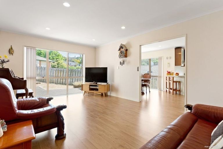 Photo of property in 5 Landvale Court, Browns Bay, Auckland, 0630