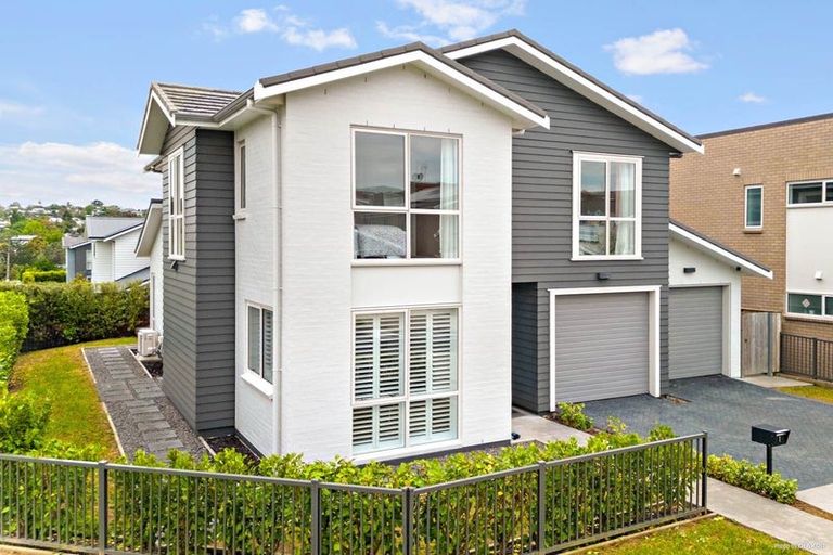 Photo of property in 1 Ambar Ridge Avenue, Massey, Auckland, 0614