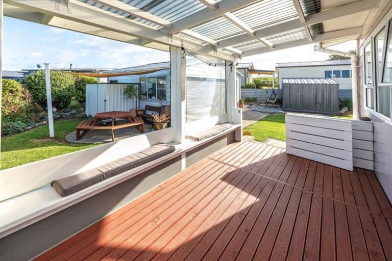 Photo of property in 32 Okiwa Terrace, Waiinu Beach, Whanganui, 4588
