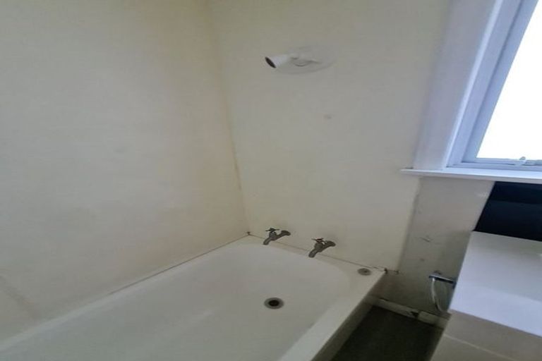 Photo of property in 73 Seddon Street, Takaro, Palmerston North, 4412