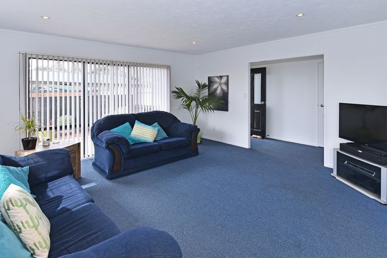 Photo of property in 29 Hadley Wood Drive, Wattle Downs, Auckland, 2103