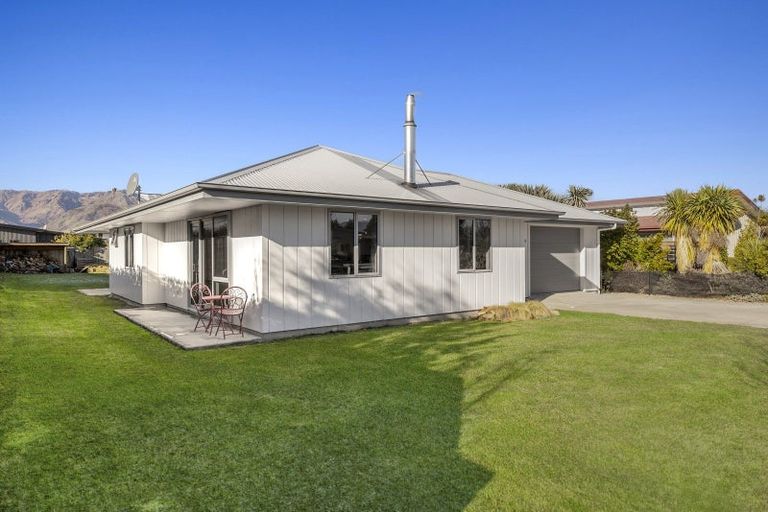 Photo of property in 13 Bell Street, Lake Hawea, 9382