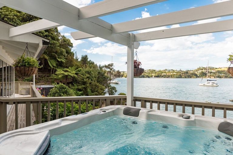 Photo of property in 17 Creswell Street, Opua, 0200