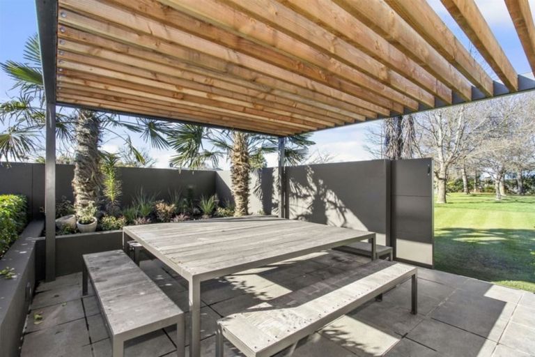 Photo of property in 26 Grahams Road, Ilam, Christchurch, 8041