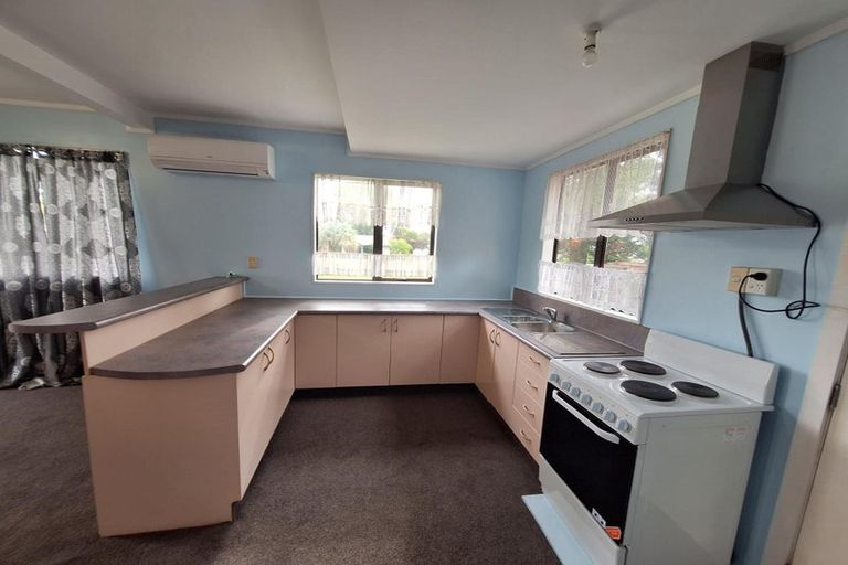 Photo of property in 2 Tomlin Place, Mangere East, Auckland, 2024