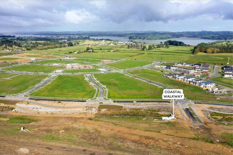 Photo of property in 8 Korowhiti Road, Clarks Beach, 2122