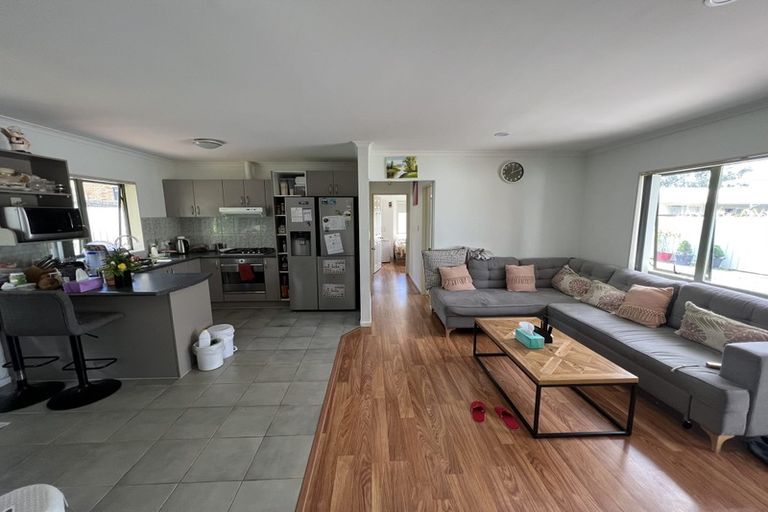 Photo of property in 18 Patts Avenue, Glendene, Auckland, 0602