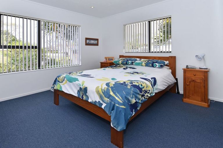 Photo of property in 29 Hadley Wood Drive, Wattle Downs, Auckland, 2103