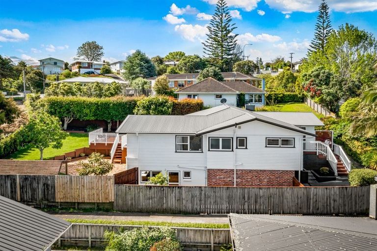Photo of property in 70 Blakeborough Drive, Forrest Hill, Auckland, 0620