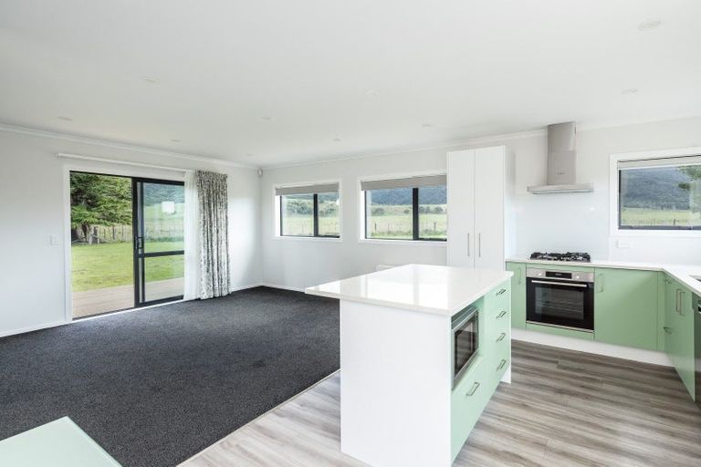 Photo of property in 370 Western Lake Road, Western Lake, Featherston, 5773