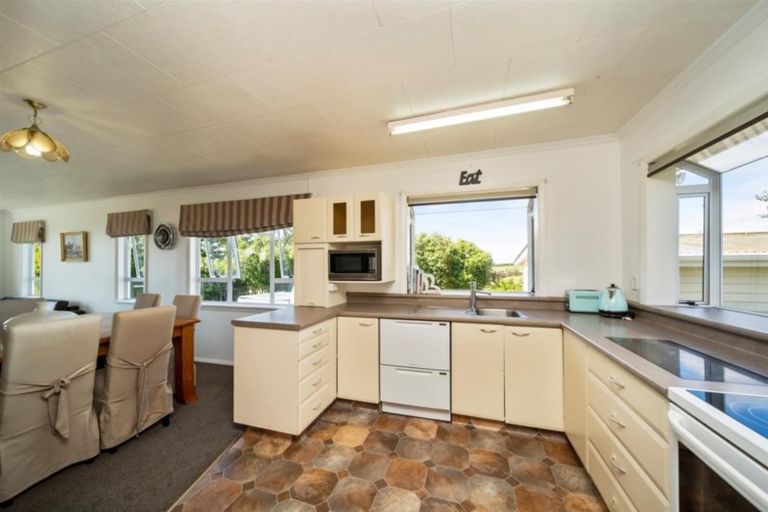 Photo of property in 323 Hunter Road, Eltham, Hawera, 4673