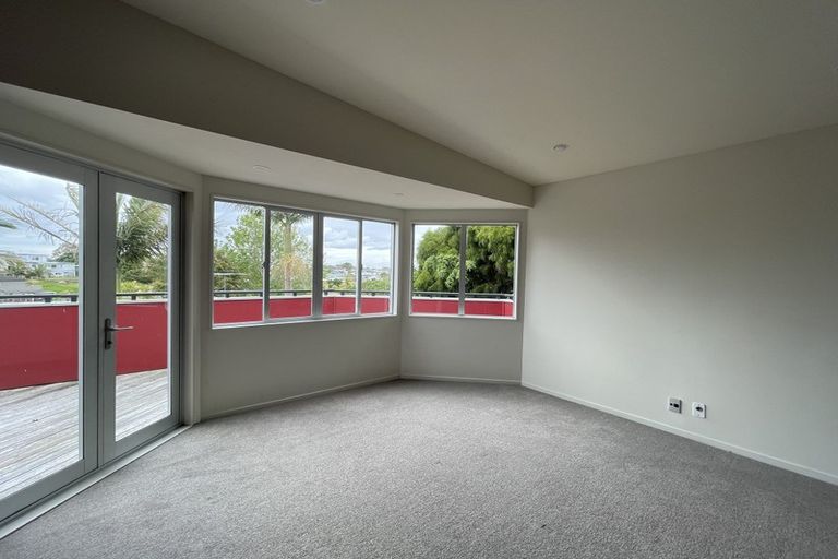 Photo of property in 657 Beach Road, Rothesay Bay, Auckland, 0630