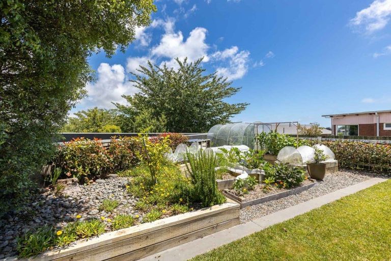 Photo of property in 10 Margaret Place, Merrilands, New Plymouth, 4312