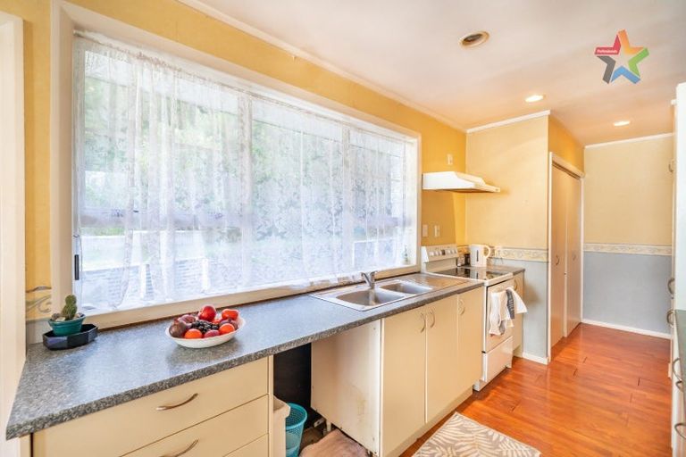 Photo of property in 21 Thomson Grove, Stokes Valley, Lower Hutt, 5019