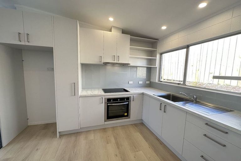 Photo of property in 2/6 Anne Road, Hillcrest, Auckland, 0627