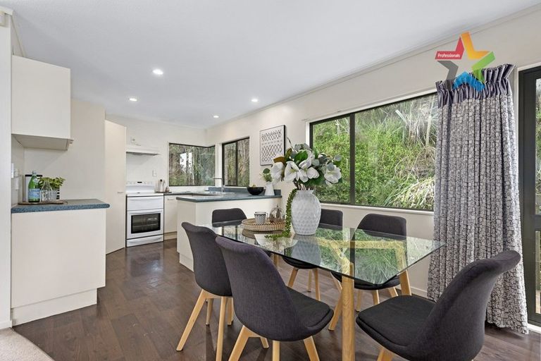 Photo of property in 72 Dowse Drive, Maungaraki, Lower Hutt, 5010