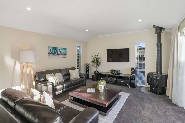 Photo of property in 48 Titirangi Crescent, Parklands, Christchurch, 8083