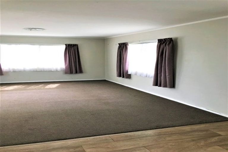 Photo of property in 4 Dungarvon Place, Clendon Park, Auckland, 2103