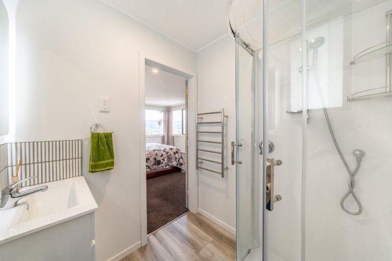 Photo of property in 17 Seymour Grove, Kingsley Heights, Upper Hutt, 5018