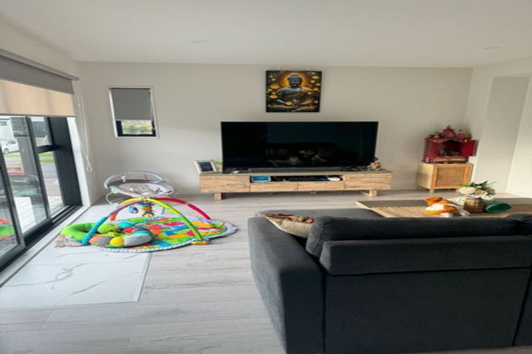 Photo of property in 7b Poruru Close, Papakura, 2110