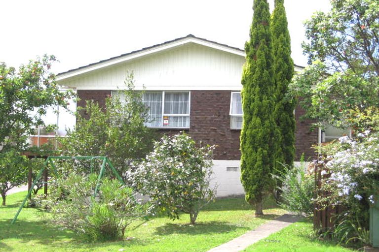 Photo of property in 1/5 Cezanne Place, New Lynn, Auckland, 0600