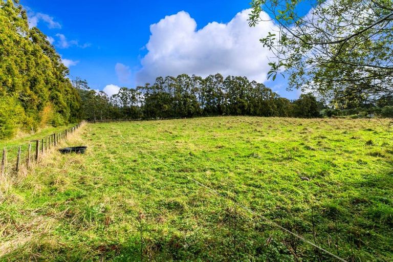 Photo of property in 76 Awa Road, Kumeu, 0891