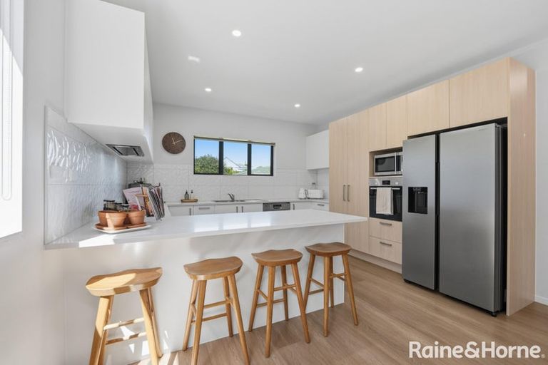 Photo of property in 19b Standage Lane, Kelston, Auckland, 0602