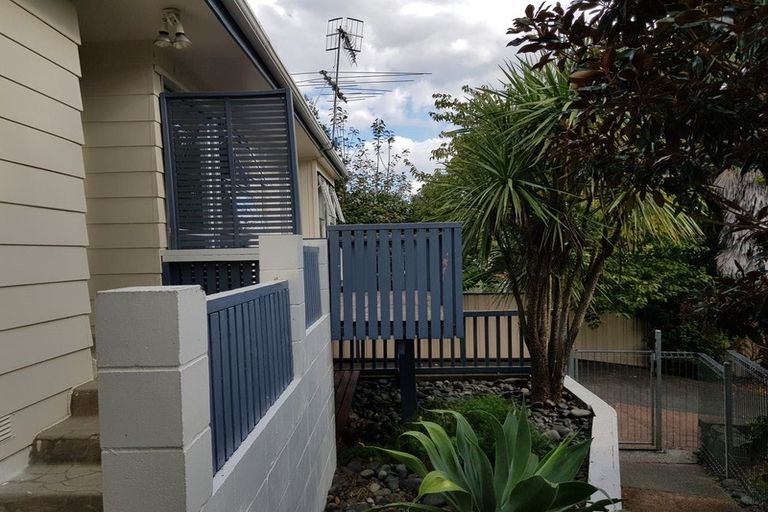 Photo of property in 26 Claverdon Drive, Massey, Auckland, 0614