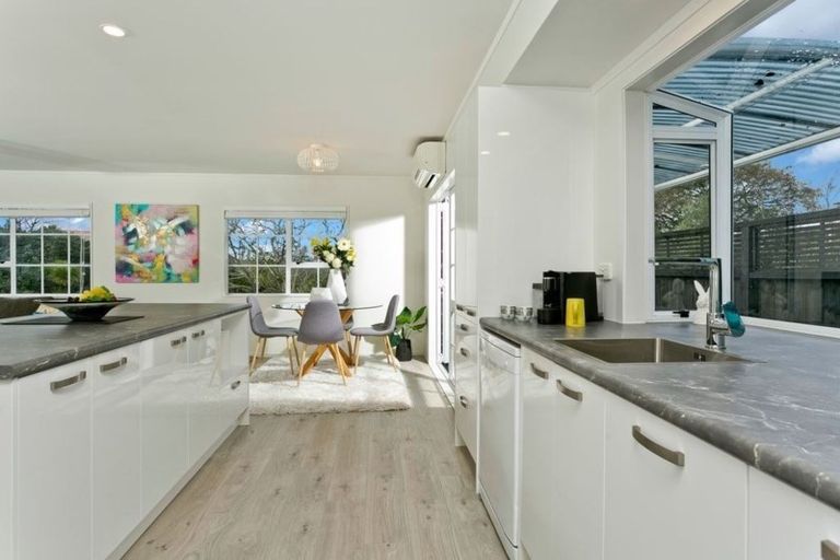 Photo of property in 1/5 Glamorgan Drive, Torbay, Auckland, 0630