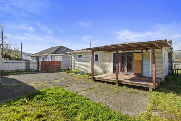 Photo of property in 147 Wainuiomata Road, Wainuiomata, Lower Hutt, 5014