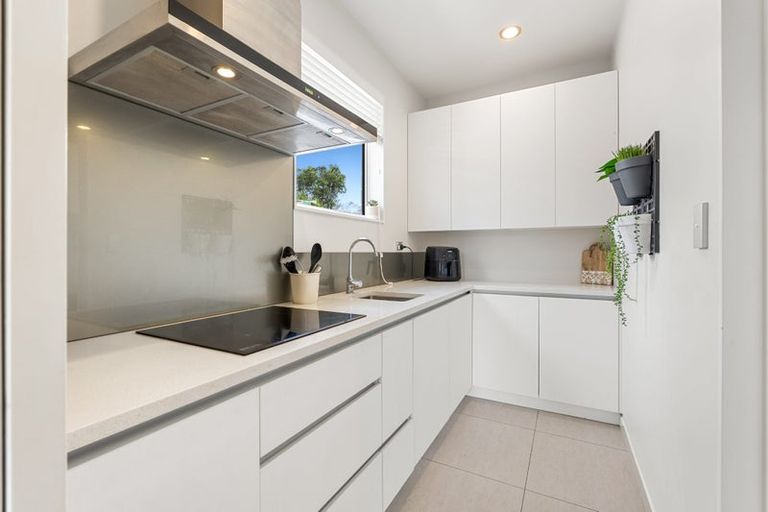 Photo of property in 18 Kahika Grove, Huapai, Kumeu, 0810