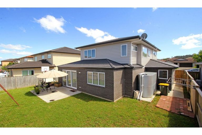 Photo of property in 99 Stancombe Road, Flat Bush, Auckland, 2016