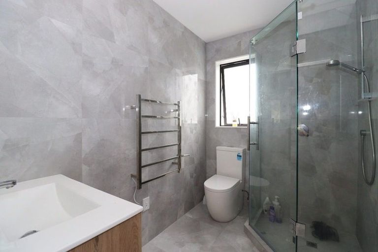 Photo of property in 37 Korokio Lane, Henderson, Auckland, 0612