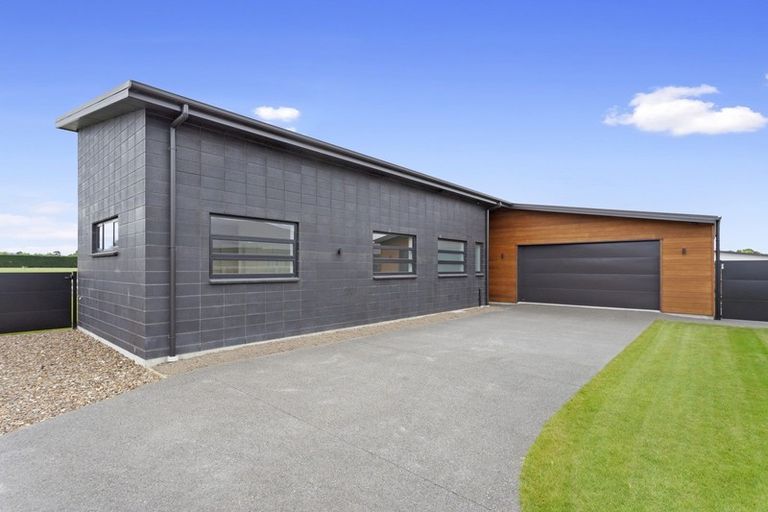 Photo of property in 7 Grey View Grove, Rangiora, 7400