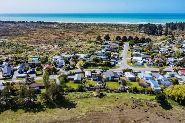 Photo of property in 81 Dunns Avenue, The Pines Beach, 7630