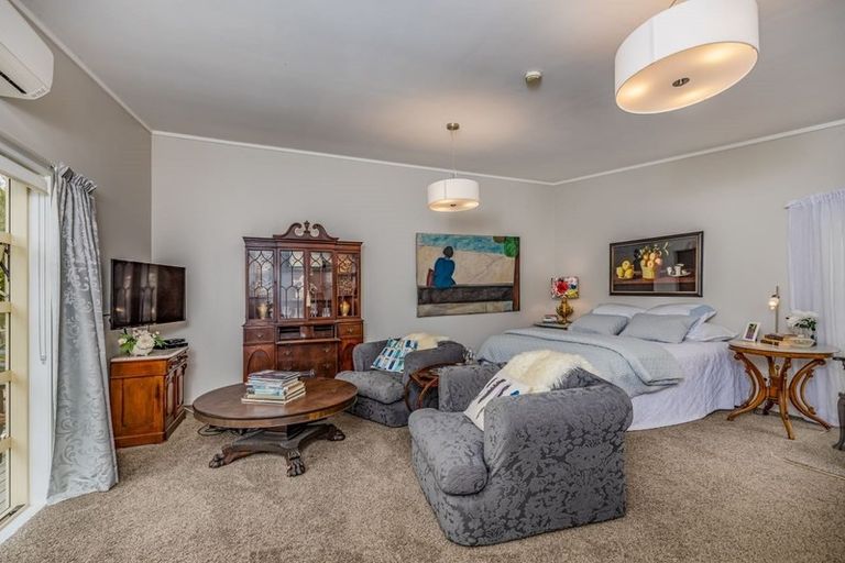 Photo of property in Apple Bnb, 3 Kaipatiki Rise, Haruru, 0204