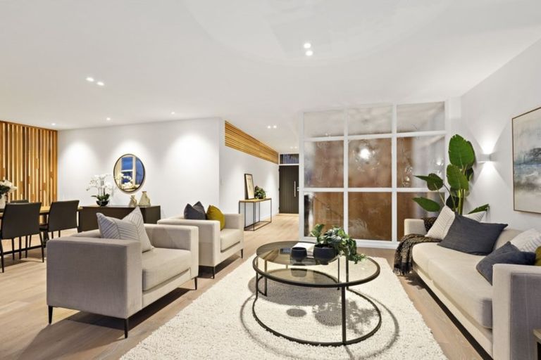 Photo of property in 181 Glenfield Road, Hillcrest, Auckland, 0627